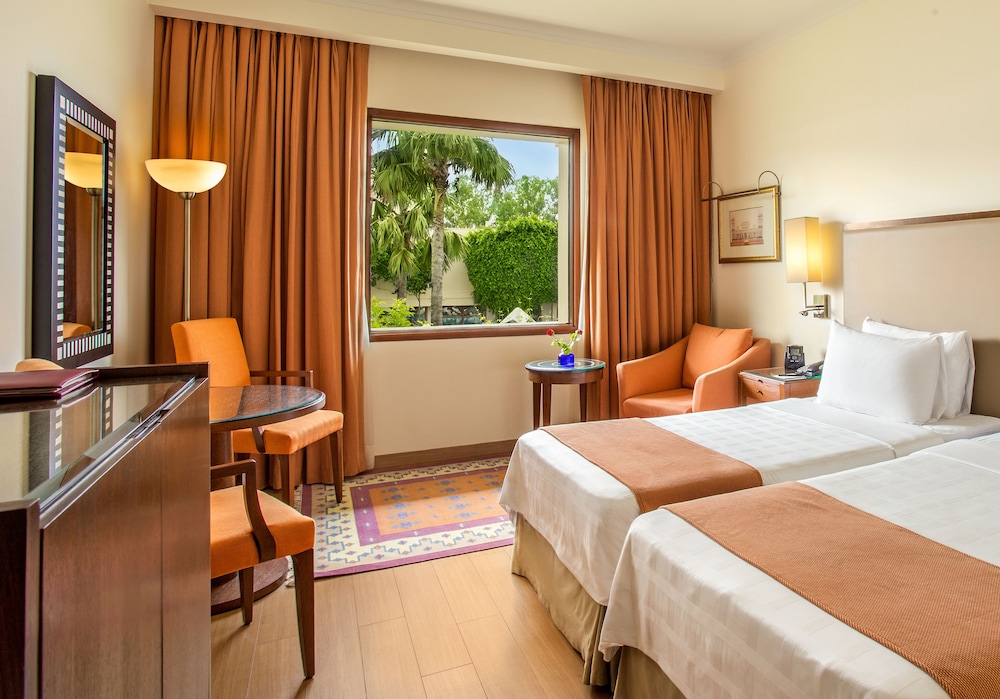 Deluxe Room, Pool View - Photo 6