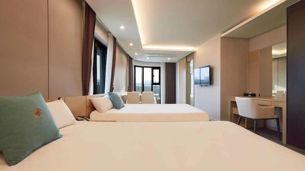 Royal Family Suite