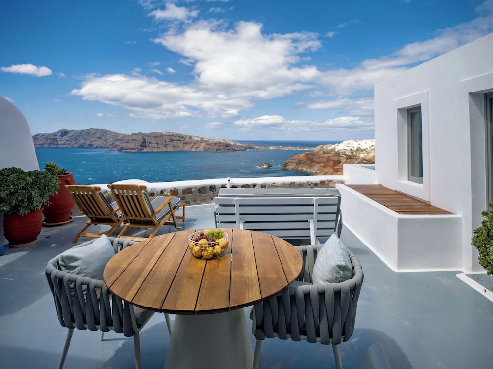 The Collector's Villa with Hot Tub & Caldera View - Photo 10