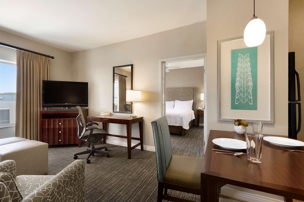 Suite, 1 King Bed - Photo 3