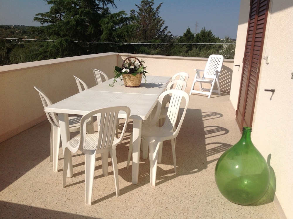 Family Quadruple Room, 2 Queen Beds, Pool Access photo 3