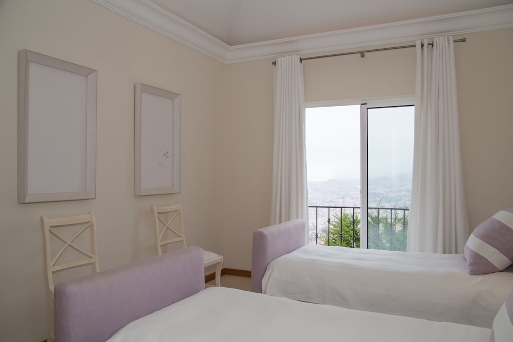 Superior Apartment, 2 Bedrooms, Sea View (& Funchal View) photo 3