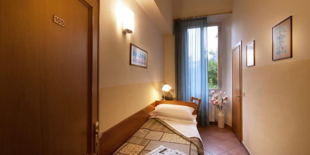 Single Room, Private Bathroom