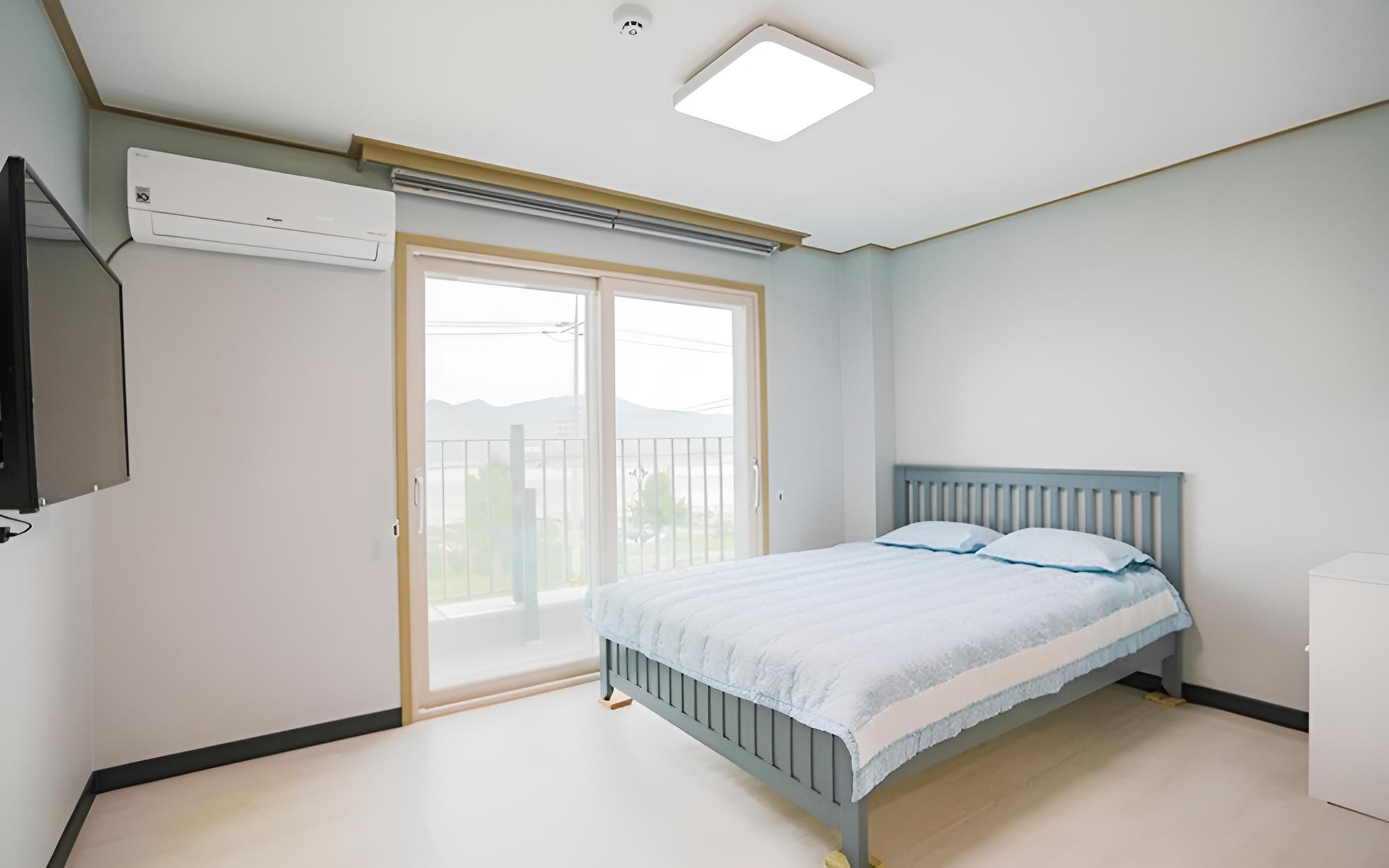 Room (Room 201 (Ocean View)) photo 2