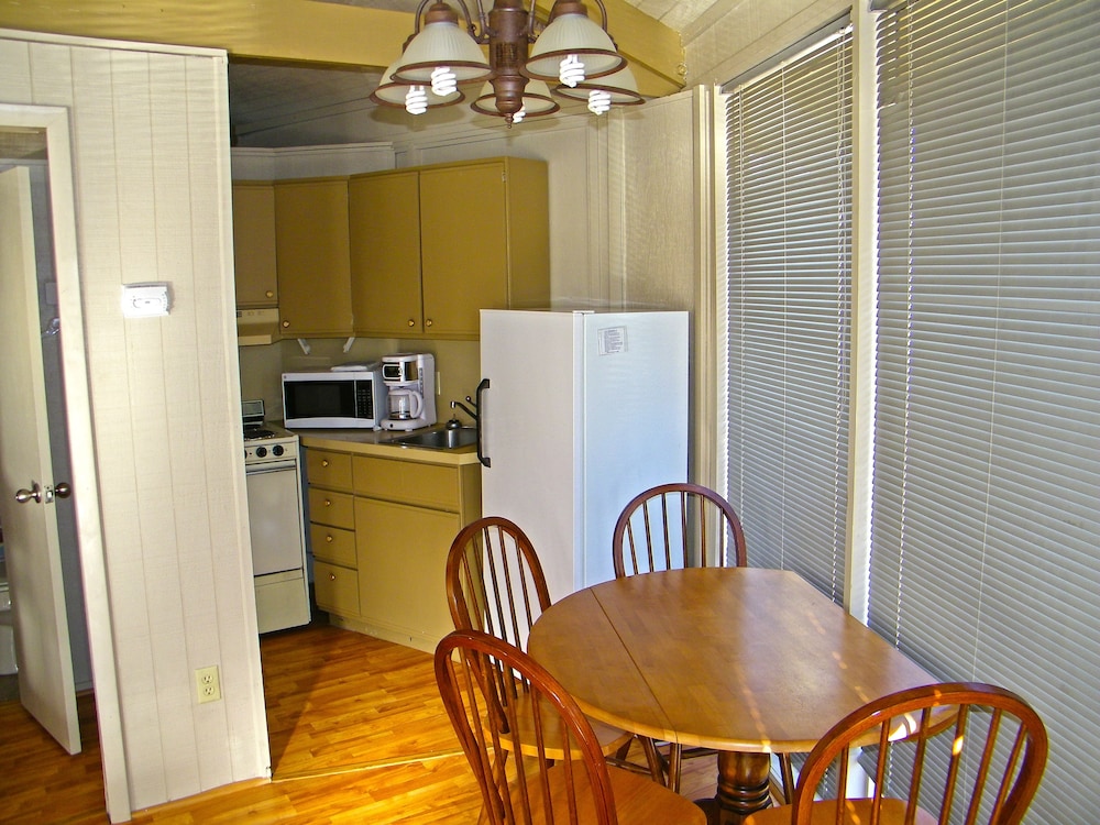 Cabin, 1 Queen Bed with Sofa bed, Non Smoking, Lake View (Linens Included) photo 2