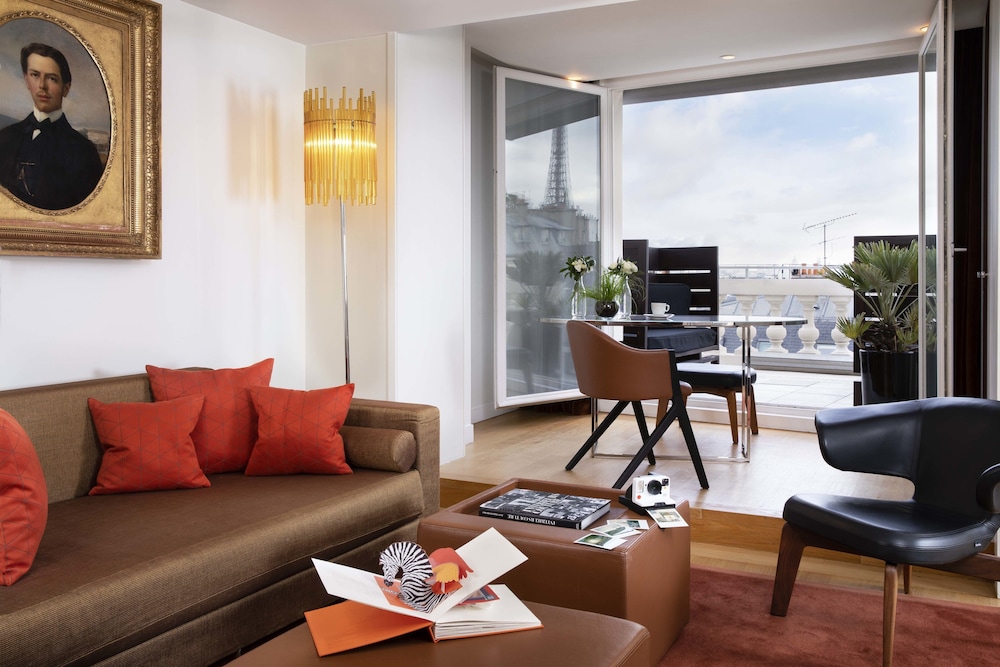 Eiffel Suite photo 2