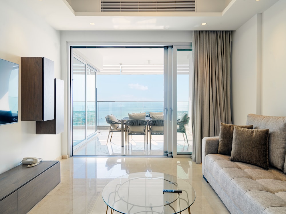 Luxury Apartment, 2 Bedrooms (3E)