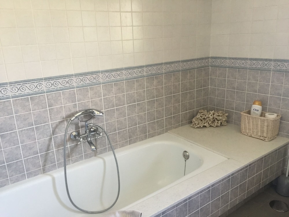 Twin Room, Private Bathroom - Photo 12