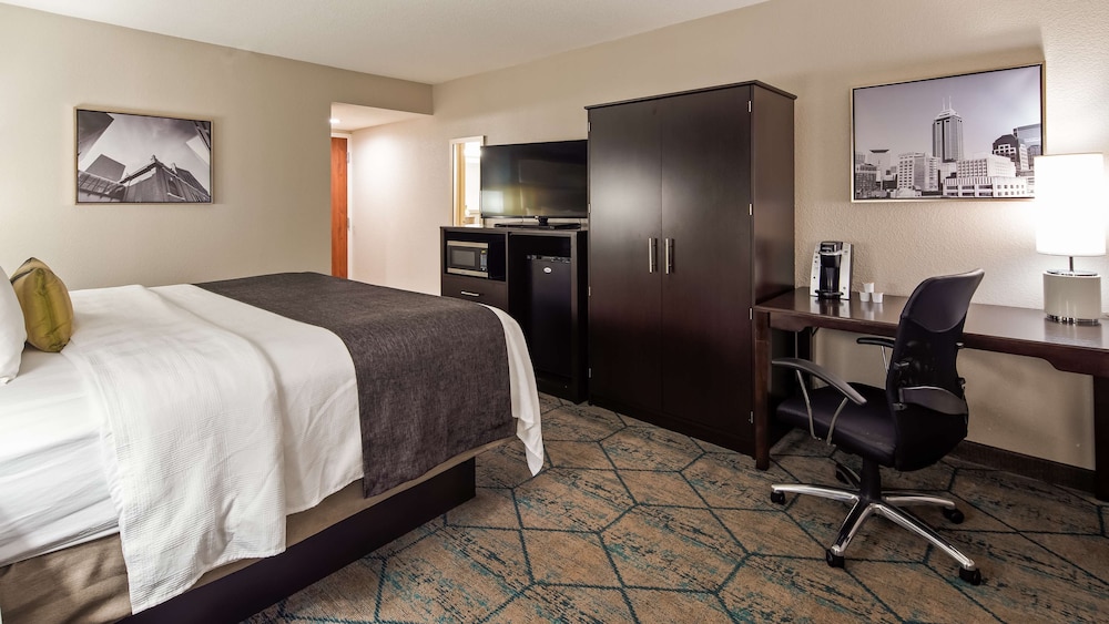 Standard Room, 1 King Bed, Accessible, Refrigerator & Microwave (Refrigerator & Microwave) - Photo 1