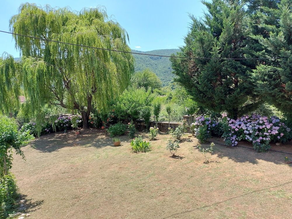 Family Triple Room, 1 Bedroom, Balcony, Garden View photo 2