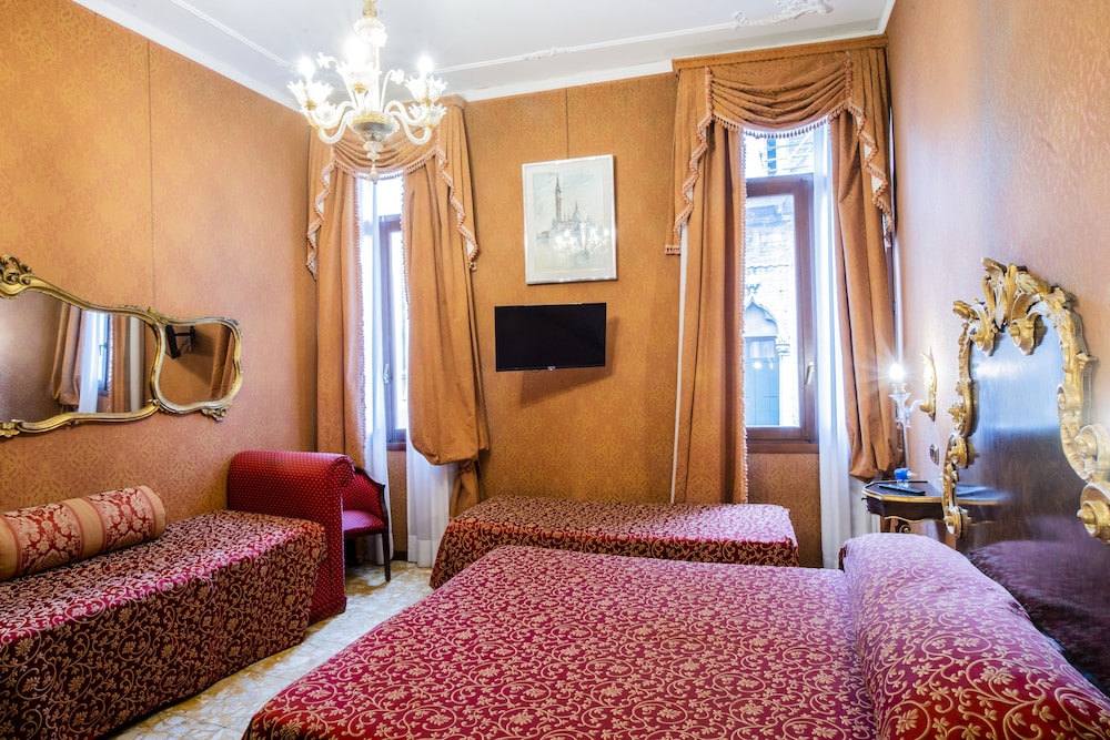 Classic Quadruple Room photo 1