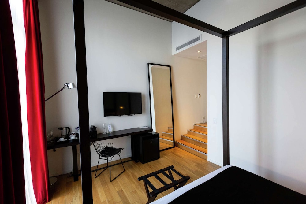 Room, 1 Queen Bed (Colonial)