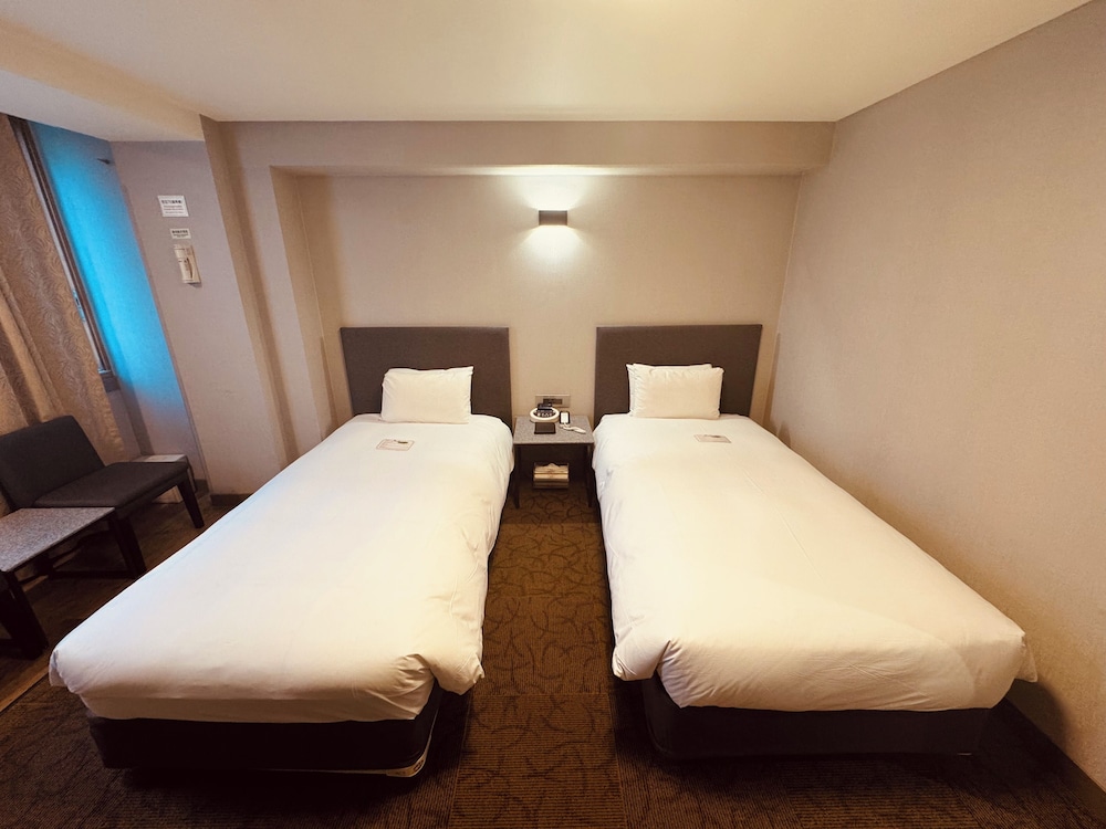 Standard Twin (No Parking, additional fee occurs if number of people booked & staying are different) - Photo 1