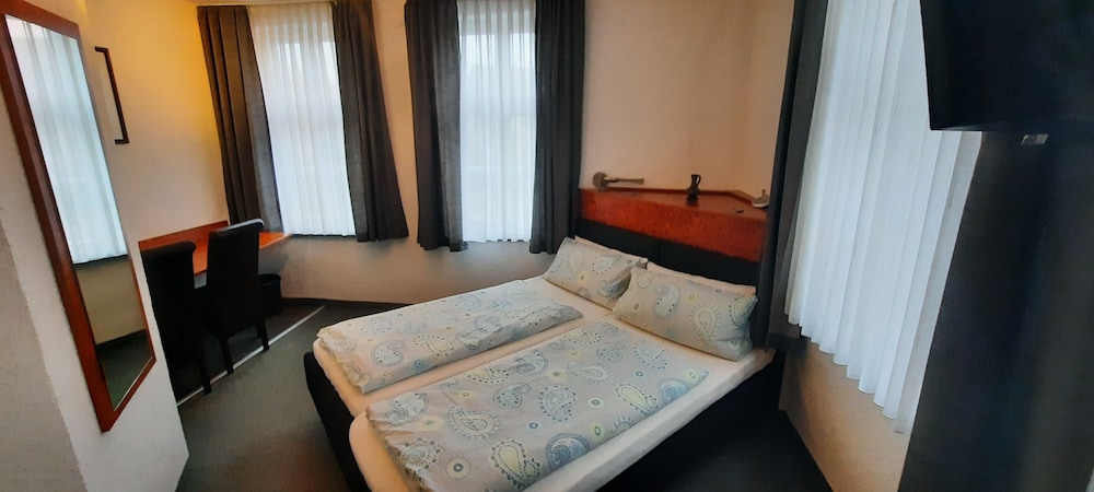 Economy Double Room, Private Bathroom, City View