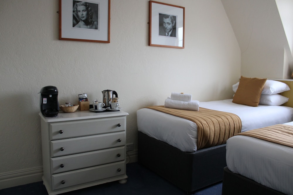 Standard Twin Room, Ensuite photo 2