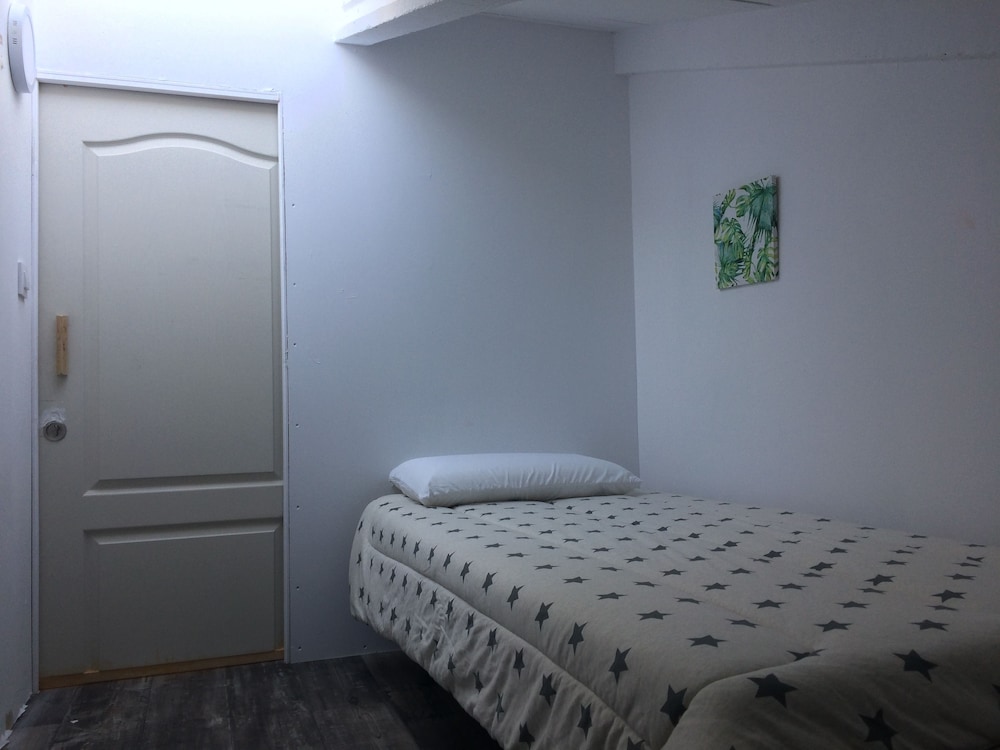 Single Room, 1 Twin Bed, Shared Bathroom