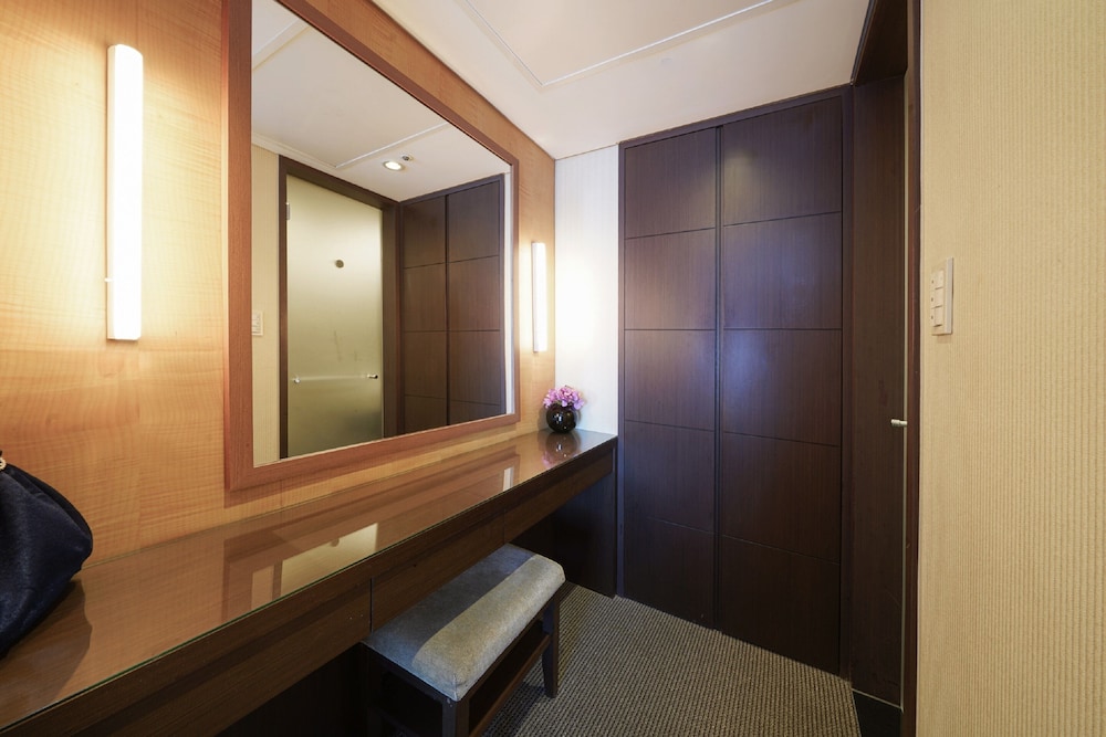 Junior Suite, 1 King Bed - Photo 4