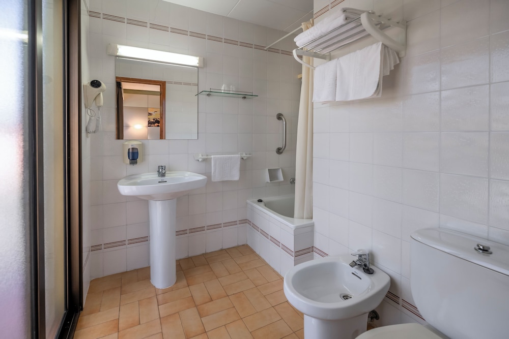 Standard Double or Twin Room, Balcony - Photo 2
