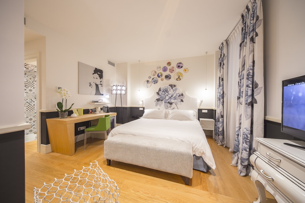 Basic Suite, Ensuite photo 3