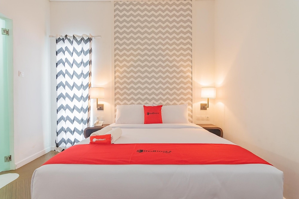 Deluxe Room (Reddoorz) - Photo 2