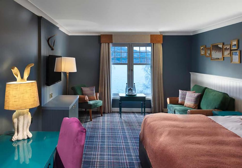 Contemporary Twin or Double Room with Loch View - Photo 4