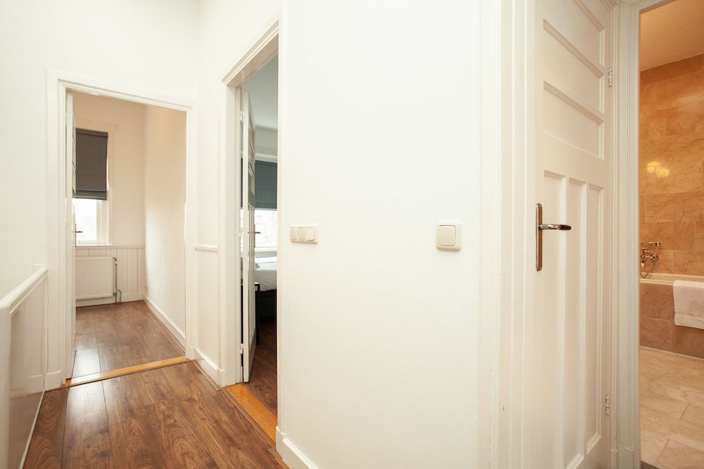 Deluxe Apartment, 3 Bedrooms photo 2