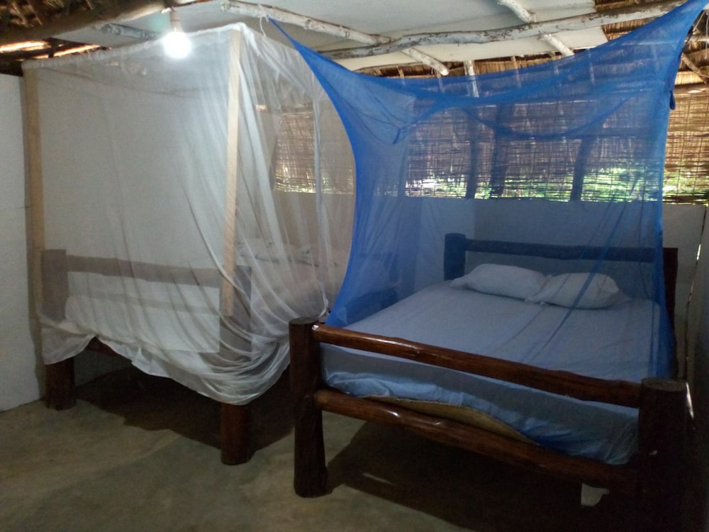 Economy Double Room, Private Bathroom, Garden View (Bamboo) photo 2