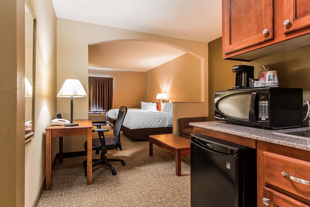Suite, 2 Queen Beds, Non Smoking - Photo 3