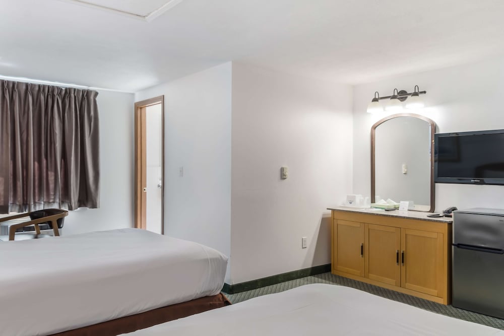 Deluxe Room, 2 Double Beds - Photo 4