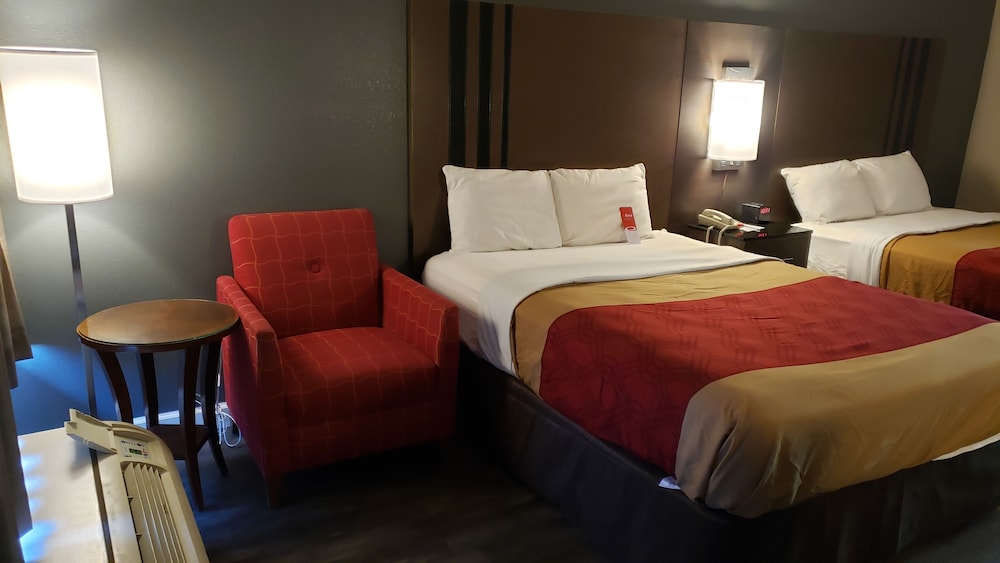 Room, 2 Queen Beds, Smoking - Photo 1