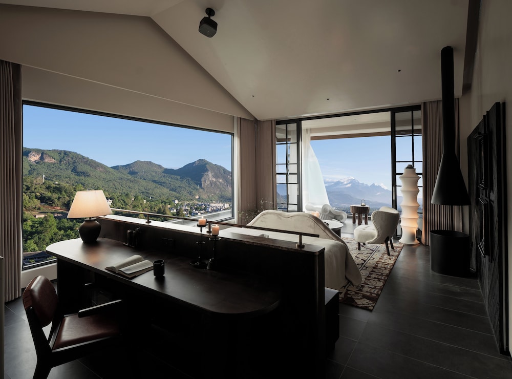 Panoramic Double Room, Smoking, Hill View