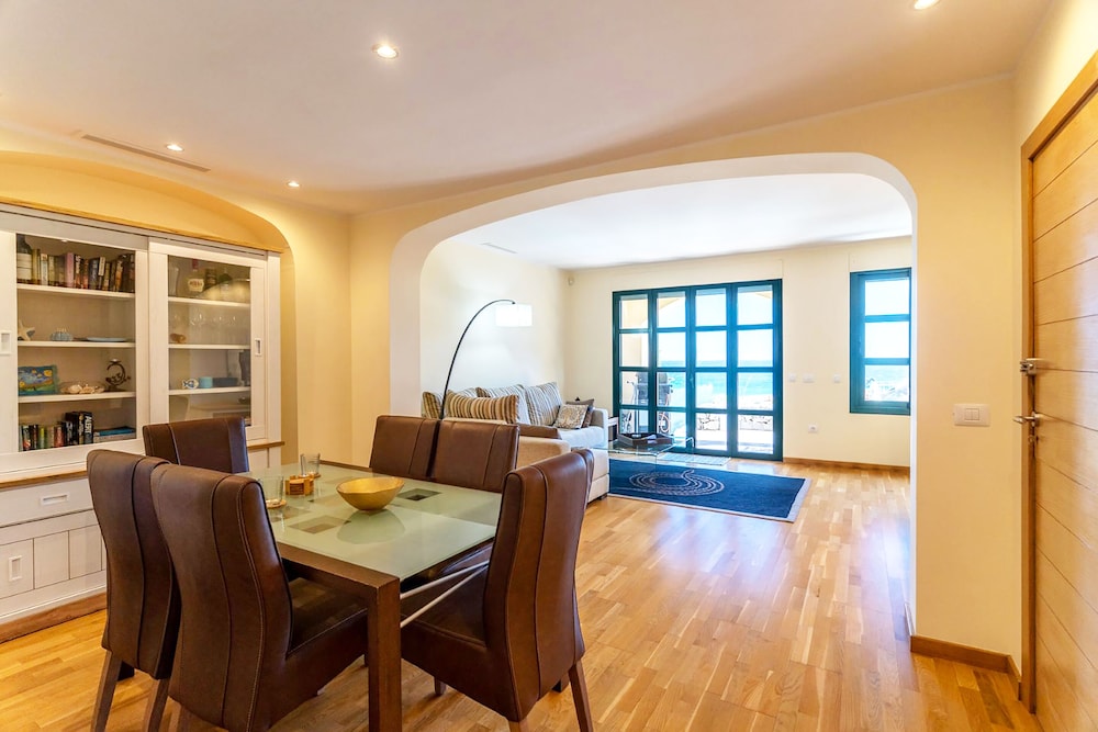 Villa de Lujo, 3 Habitaciones, Piscina Privada, Vista al Mar