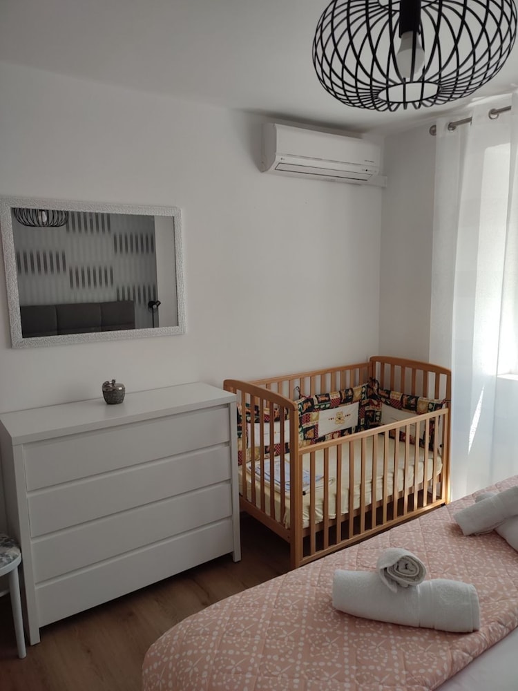 Apartment (Žana - 30 m from sea - A1(6+2))