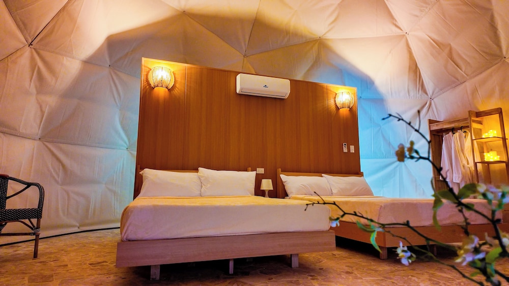 Exclusive Cabin, Bathtub, Canal View photo 3