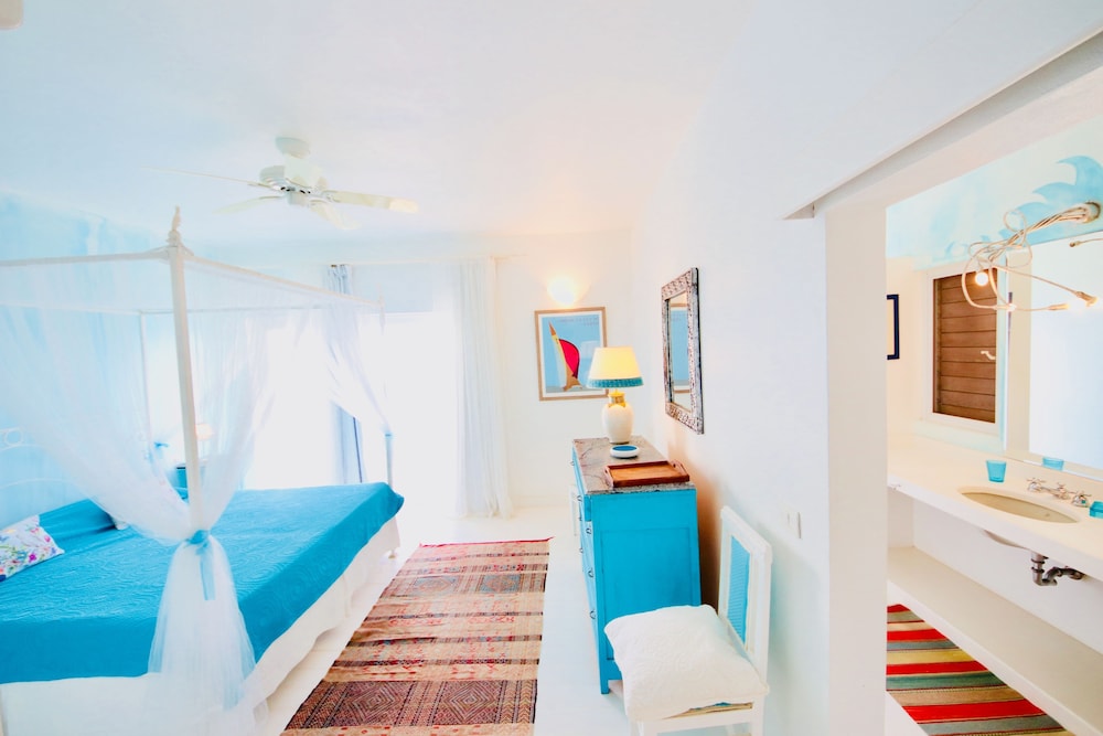 Superior Double Room, 1 King Bed, Private Bathroom, Ocean View photo 2