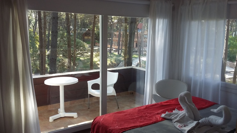 Junior Double Room, 1 King Bed, Non Smoking photo 2