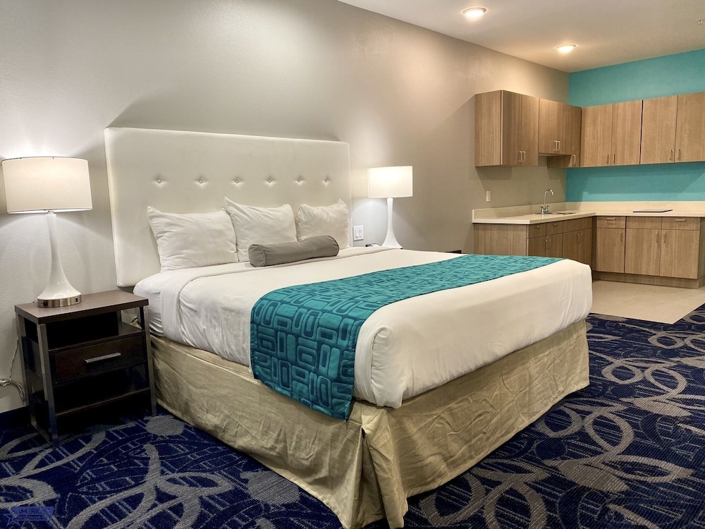 Room, 1 King Bed, Non Smoking, Kitchenette