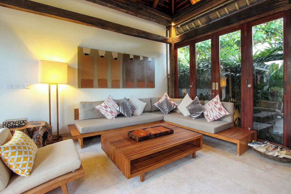 Villa 2 - One-Bedroom Villa with Private Pool photo 3