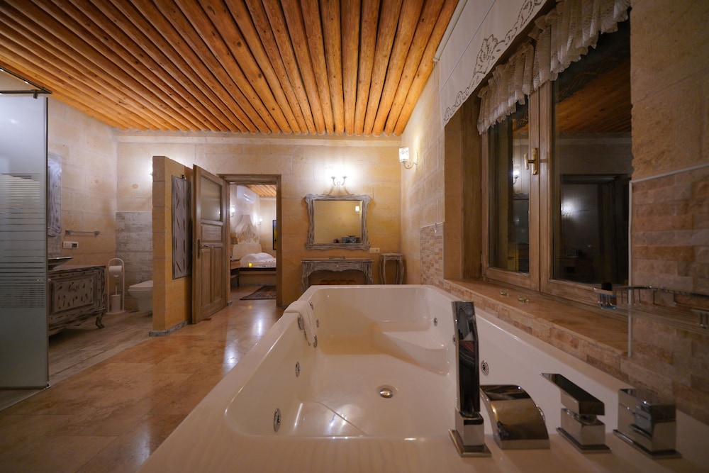 Panoramic Suite - Photo 13