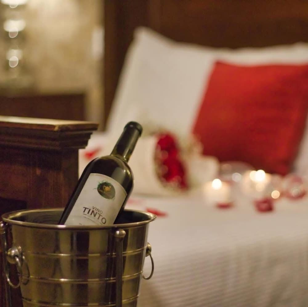 Deluxe Room, 1 Queen Bed, Vision Accessible, Air conditioning