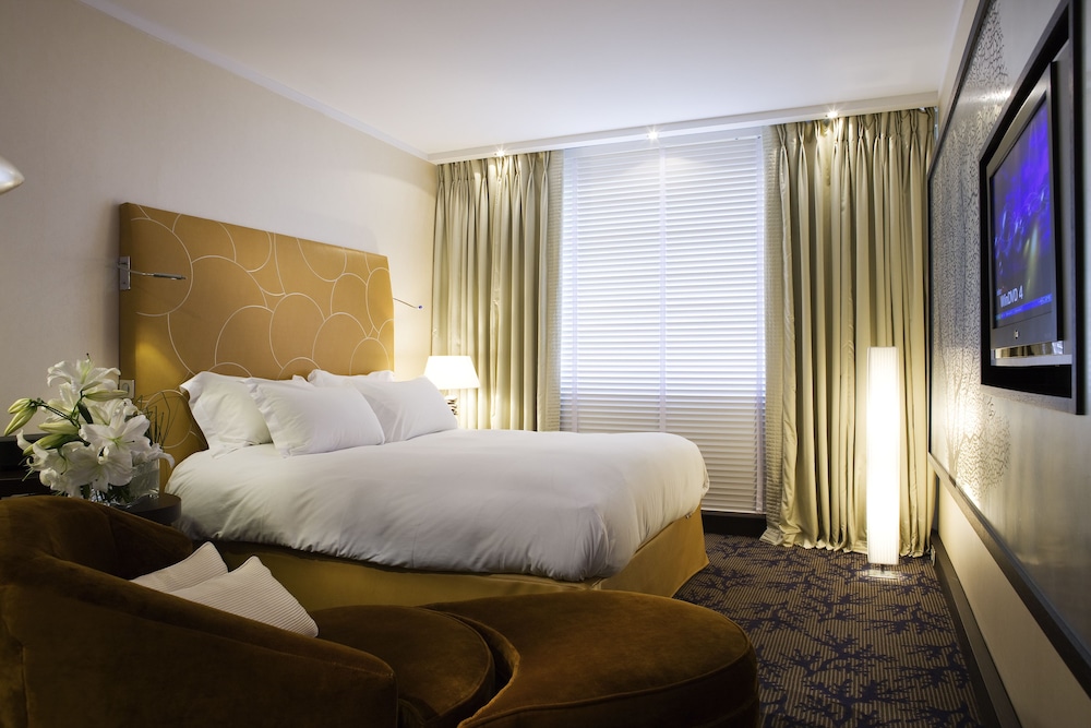Superior Room, 1 Queen Bed, Courtyard View (Spa and Gym Access) - Photo 1