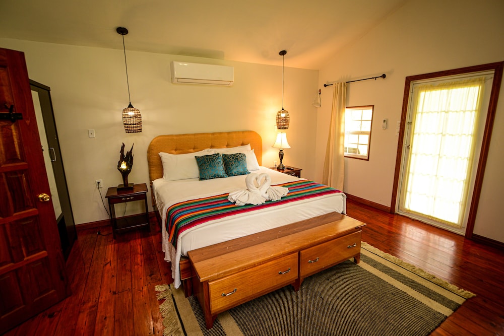 Comfort Cabin, 1 King Bed with Sofa bed, Pool Access, Garden View photo 2