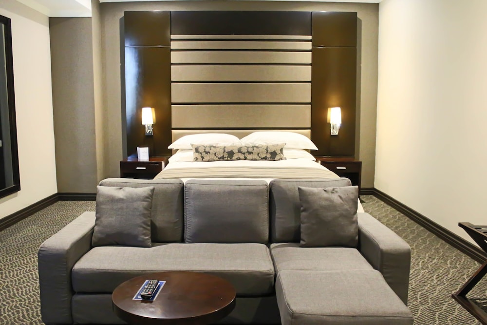 Room, 1 King Bed - Photo 3