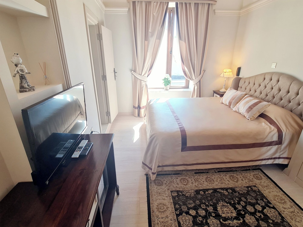 LUX Room 6 photo 2