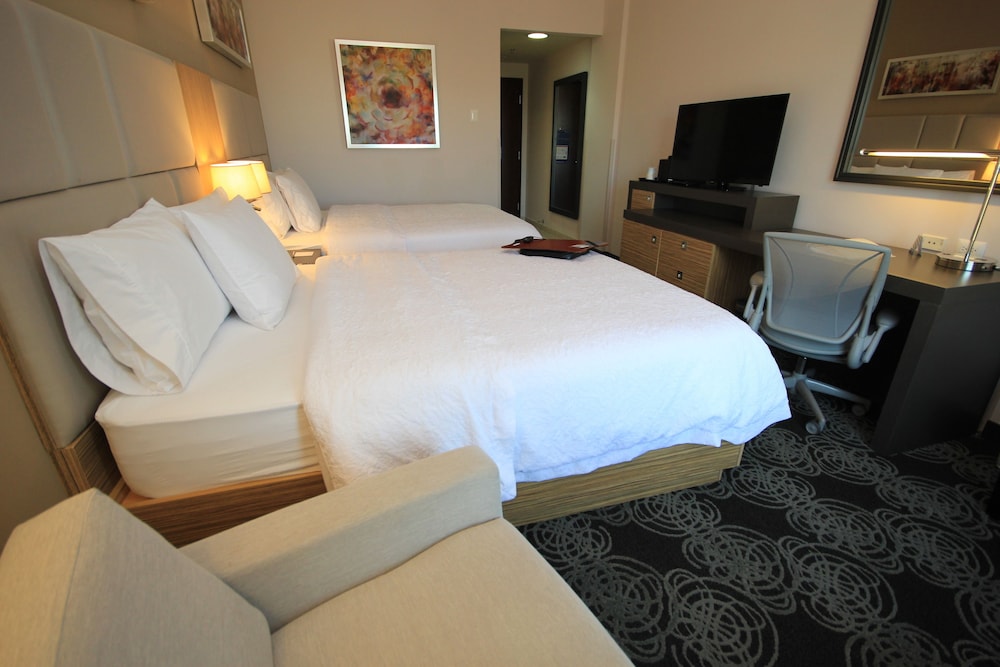 Room, 2 Queen Beds, Non Smoking, Refrigerator photo 3