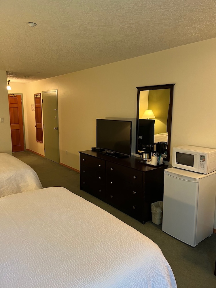 Club Room, 2 Queen Beds photo 3