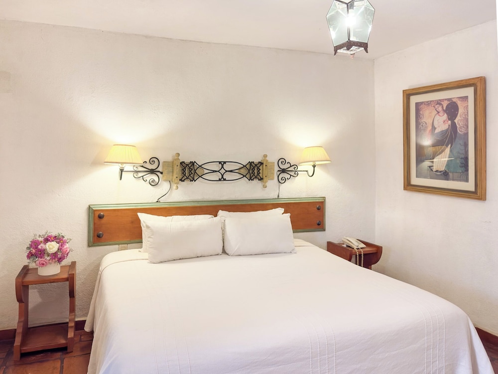 Superior Room, 1 King Bed photo 2