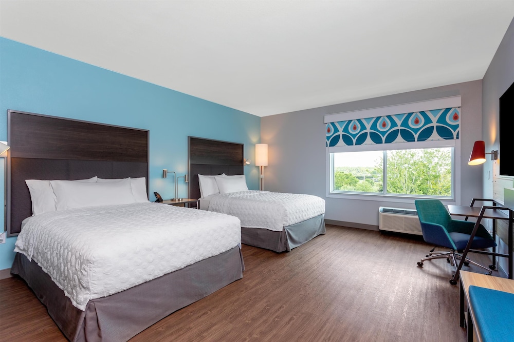 Room, 2 Queen Beds, Accessible, Bathtub