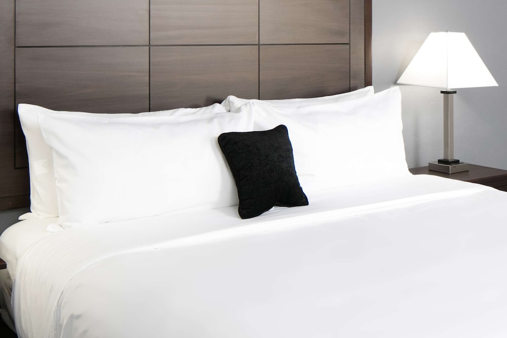 Suite, 2 Queen Beds, Accessible, Non Smoking - Photo 1