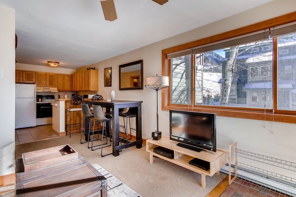 Condo, 2 Bedrooms